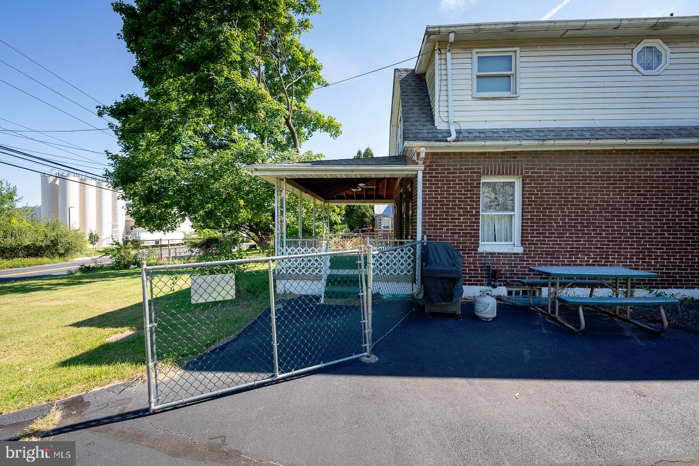 2270 Easton Rd