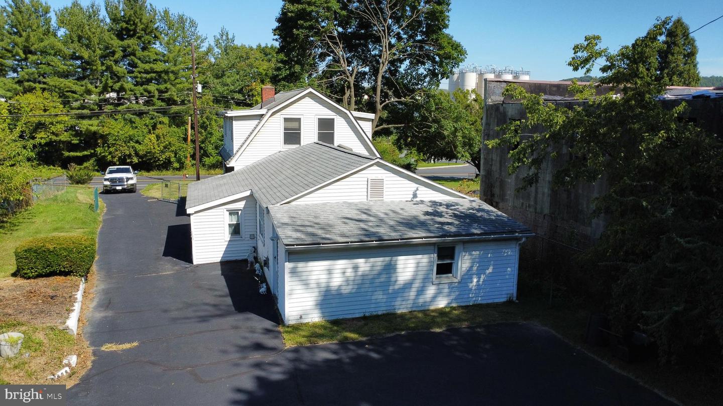 2270 Easton Rd