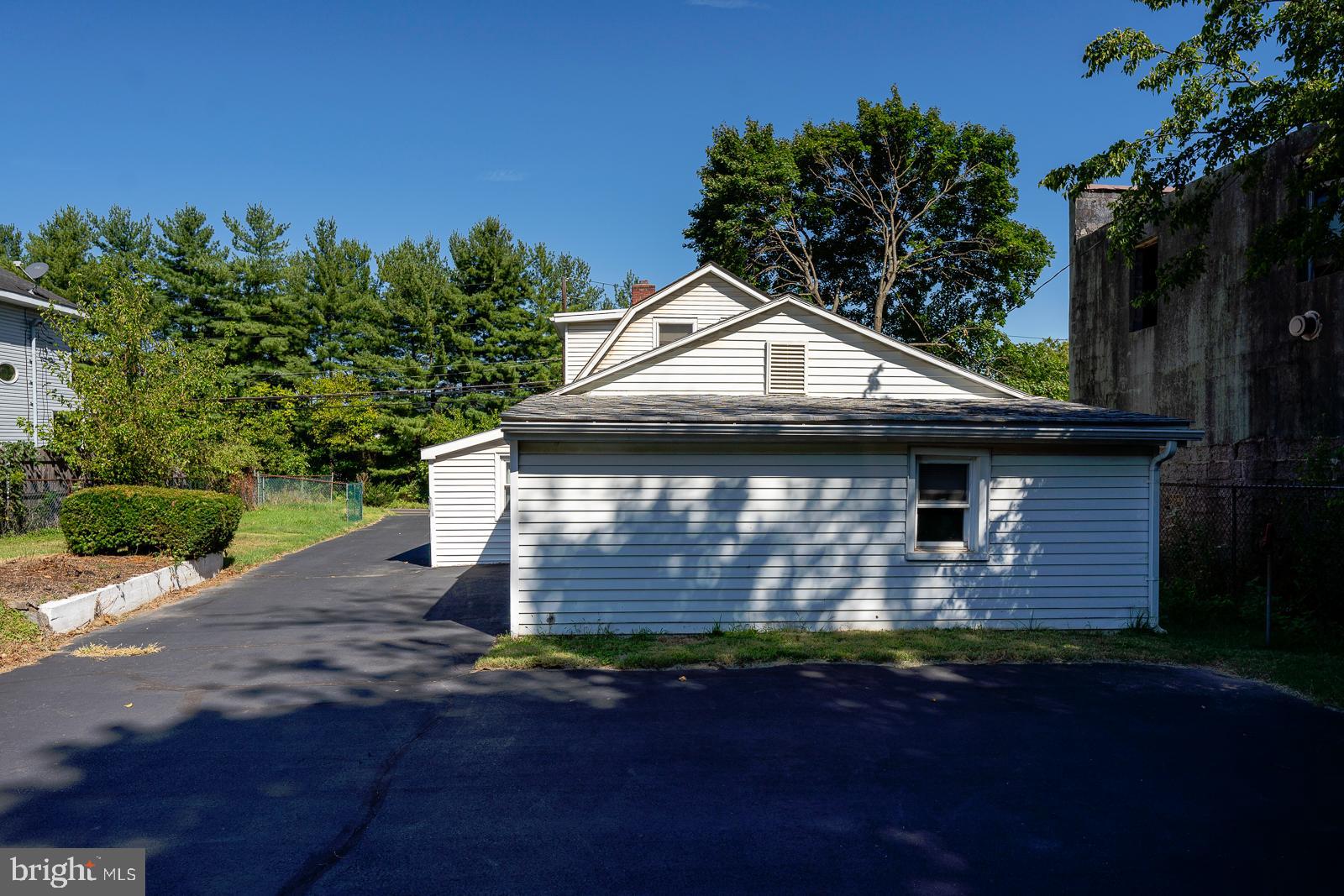 2270 Easton Rd