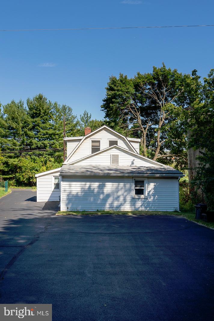 2270 Easton Rd