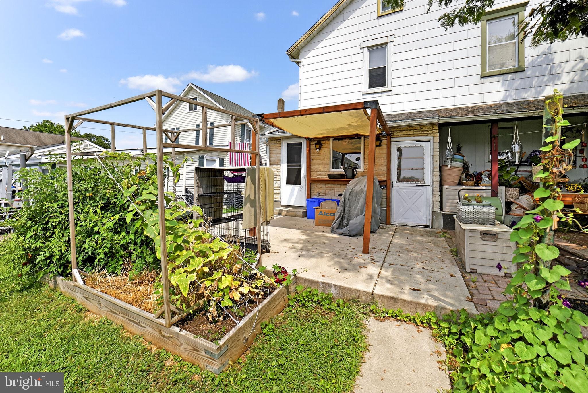522 E 4TH STREET