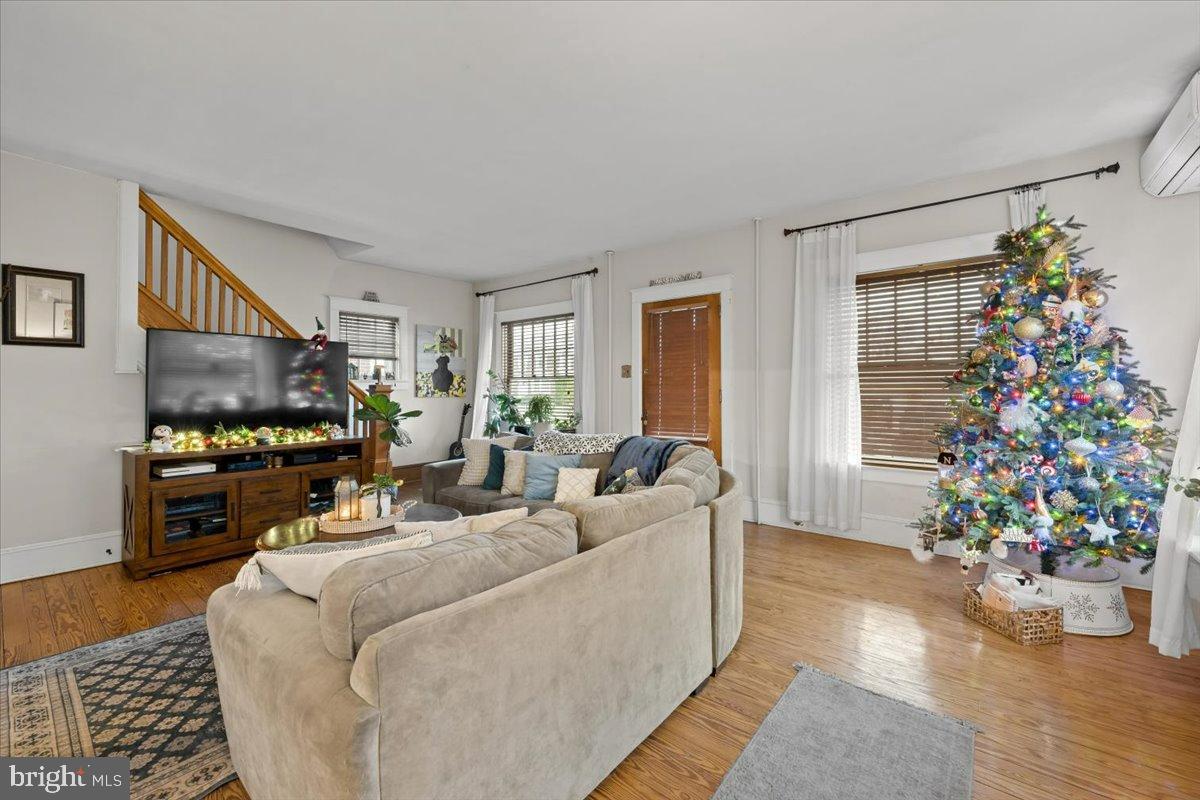 2122 LINCOLN