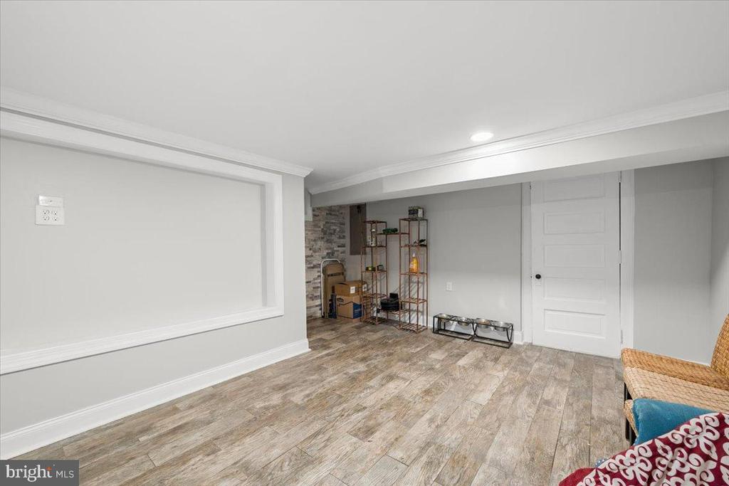 2122 LINCOLN