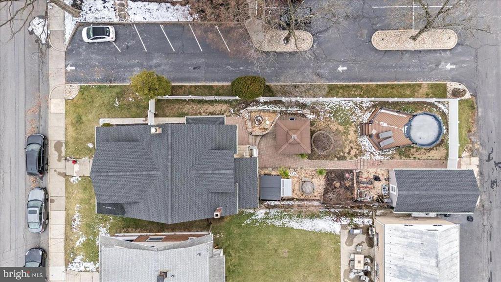 2122 LINCOLN