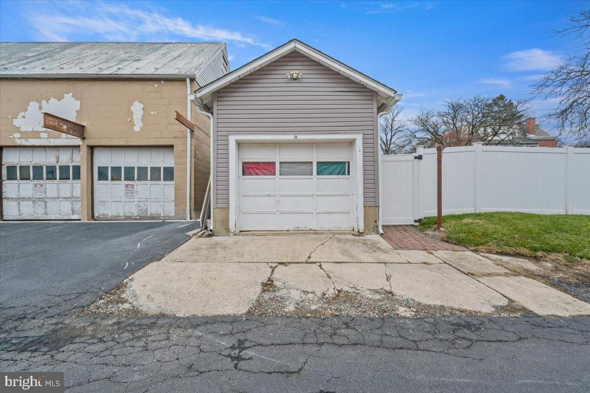 2122 LINCOLN