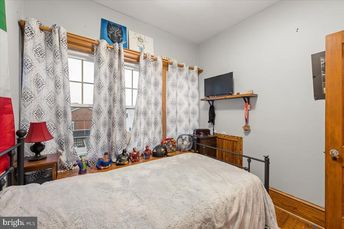 2122 LINCOLN
