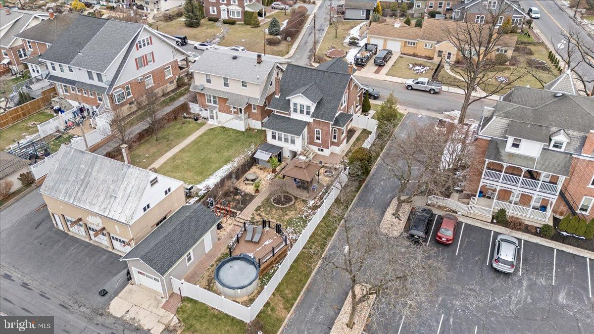 2122 LINCOLN