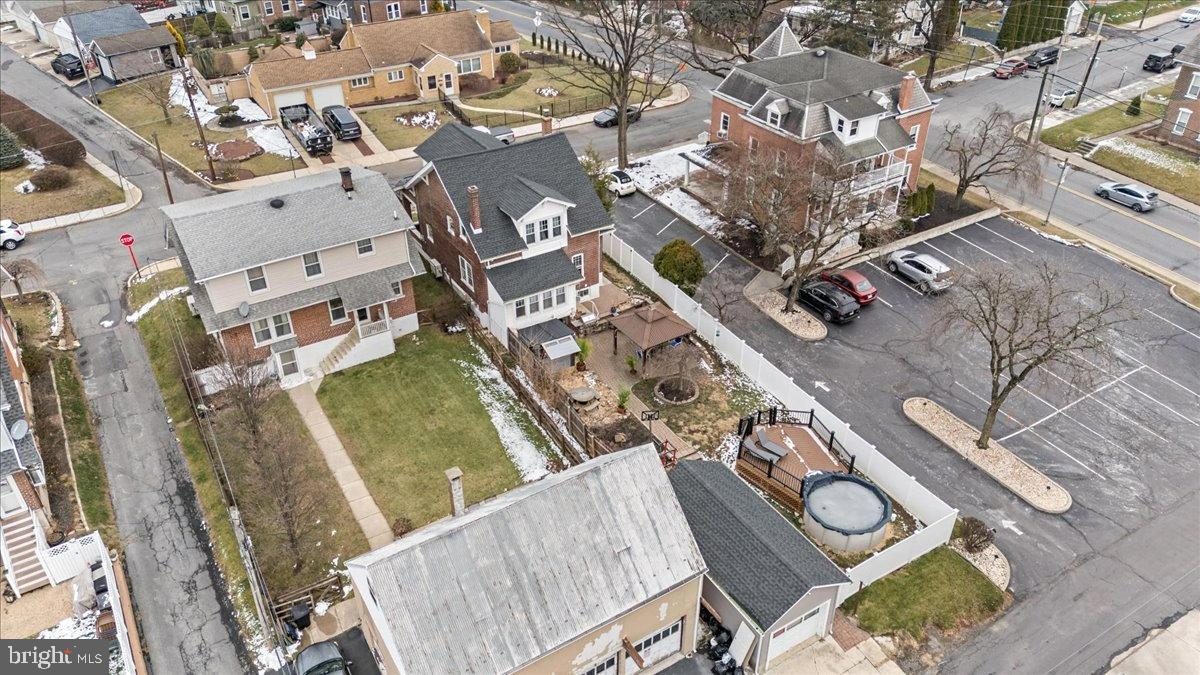 2122 LINCOLN