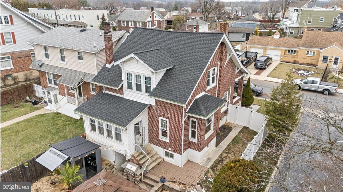 2122 LINCOLN