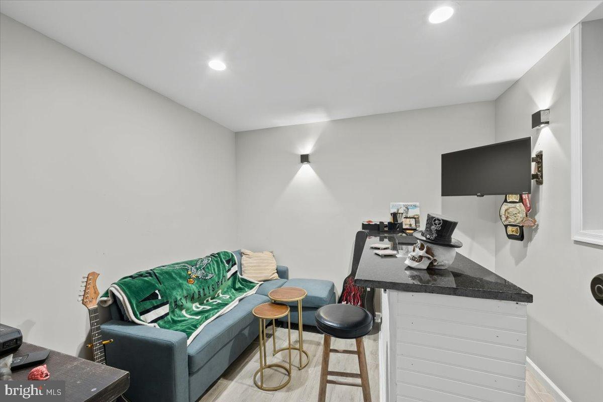 2122 LINCOLN