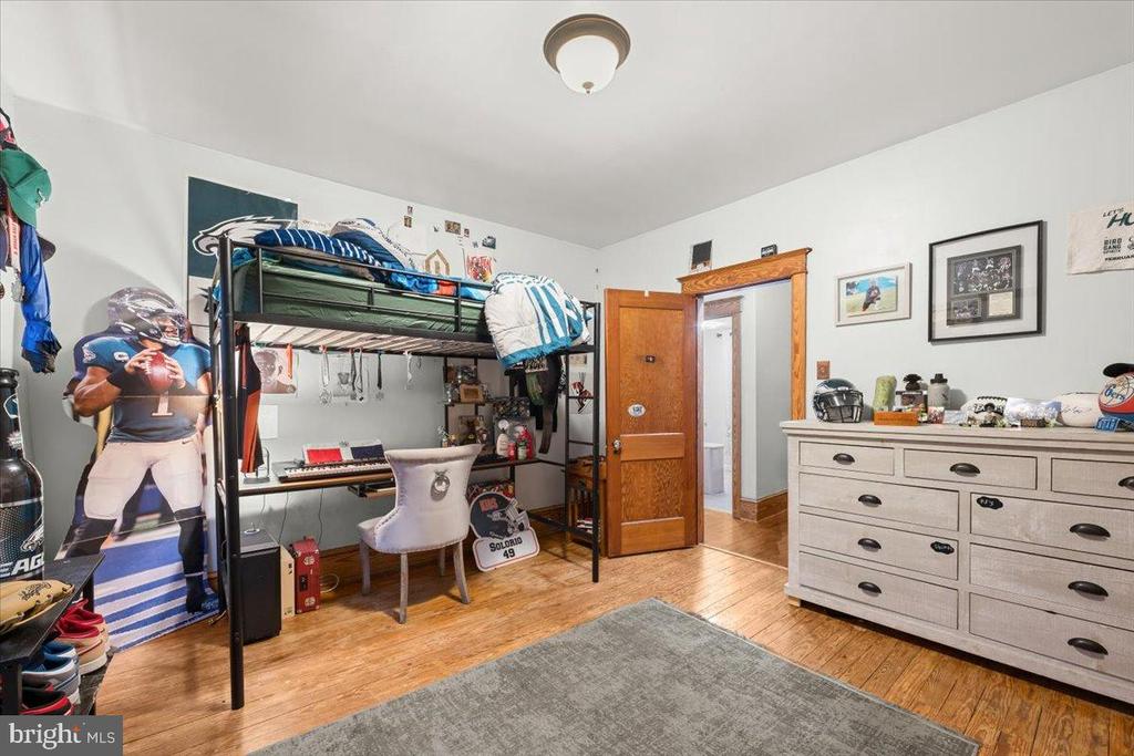 2122 LINCOLN