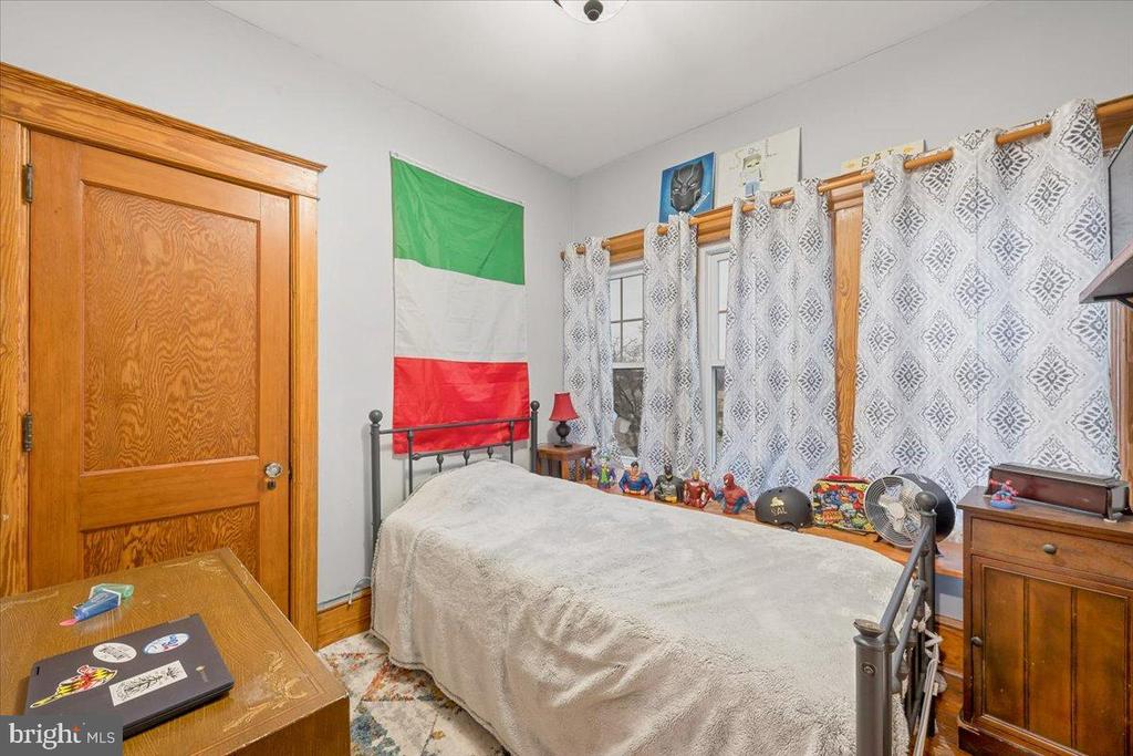 2122 LINCOLN