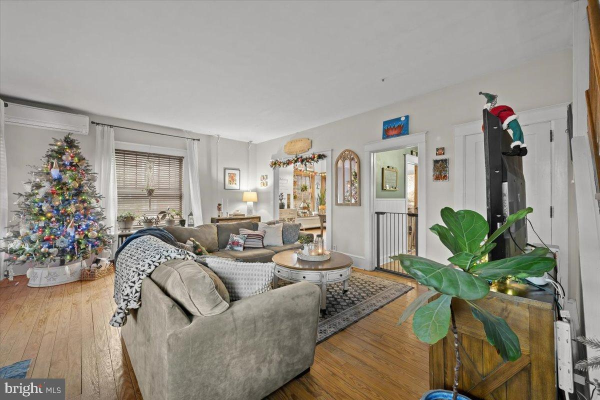 2122 LINCOLN