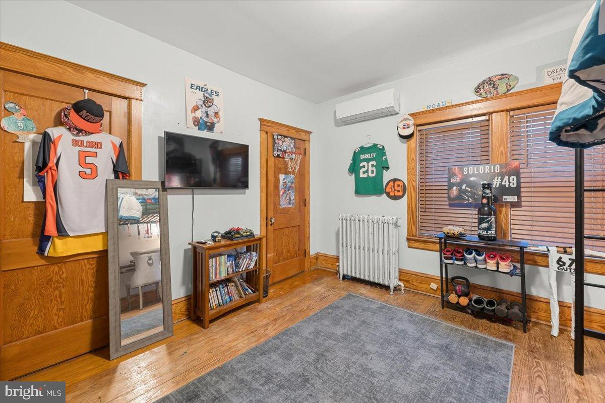 2122 LINCOLN