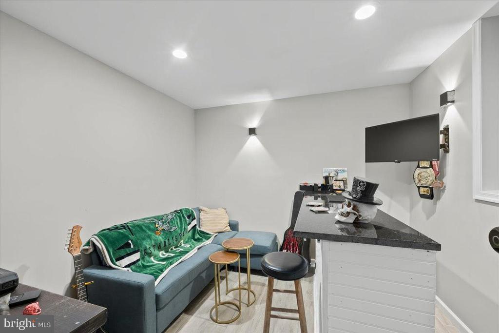 2122 LINCOLN