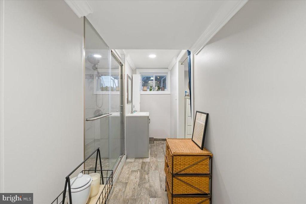 2122 LINCOLN