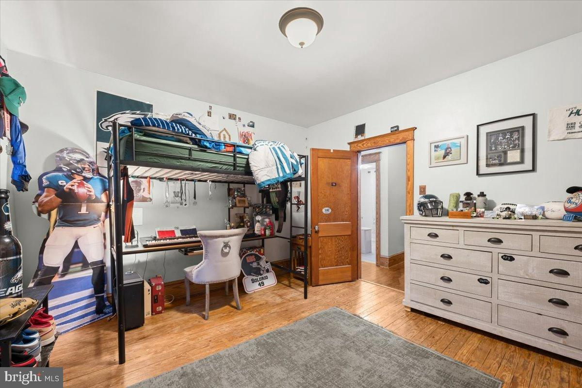 2122 LINCOLN