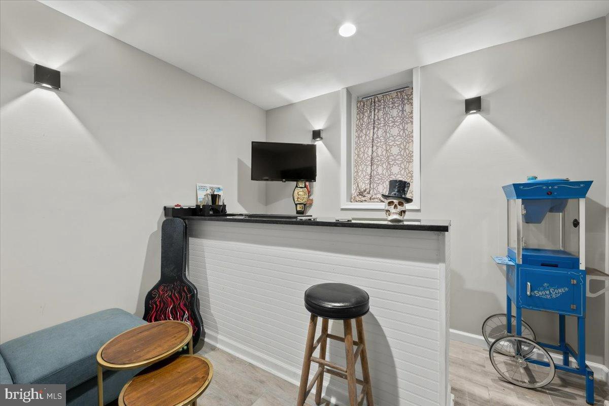 2122 LINCOLN