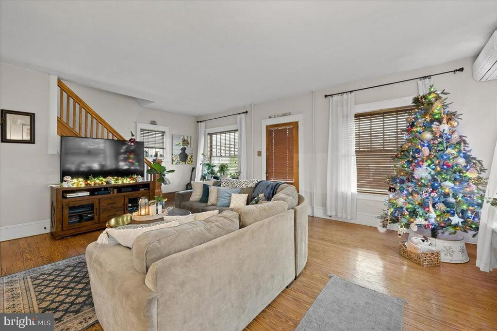 2122 LINCOLN