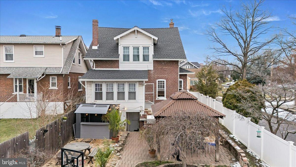 2122 LINCOLN