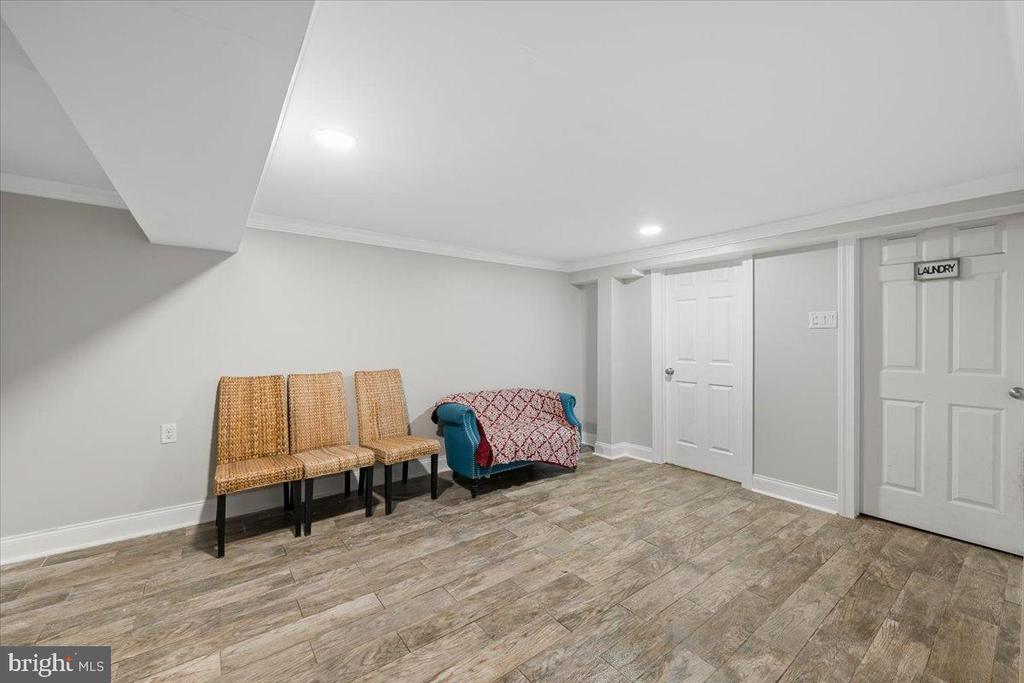 2122 LINCOLN