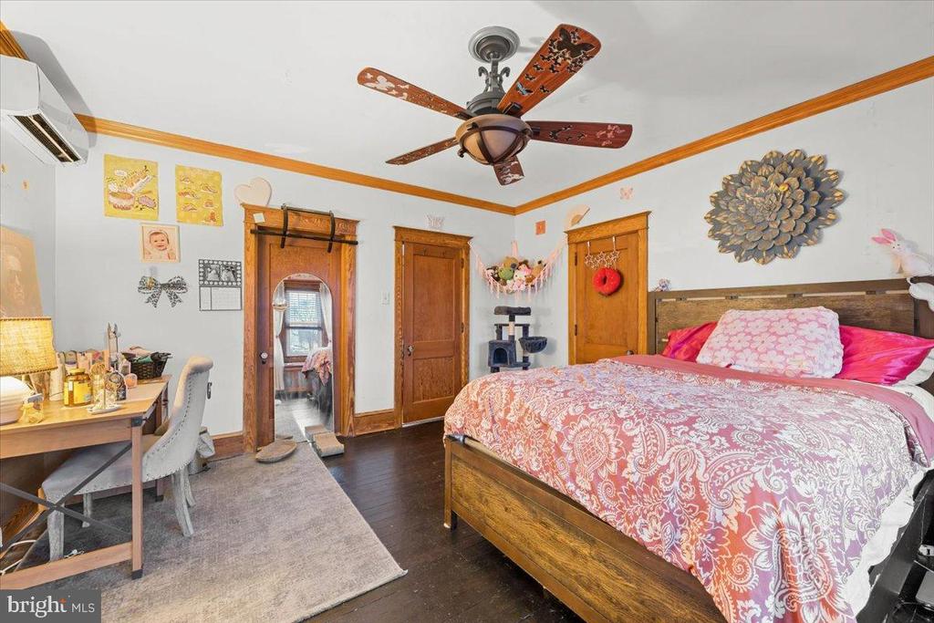 2122 LINCOLN