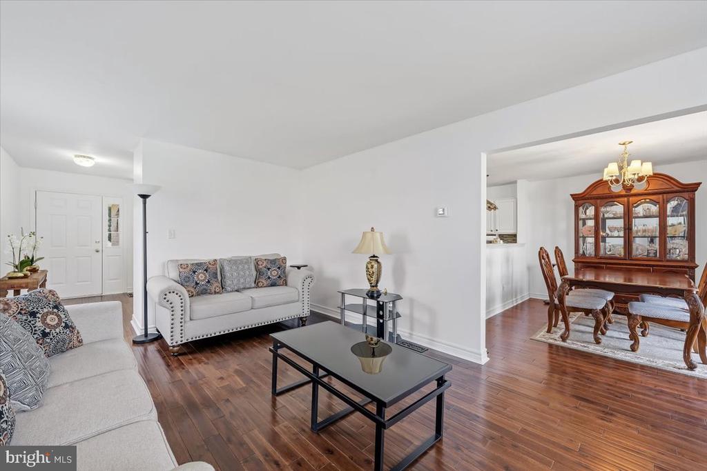 1260 HAWTHORN DRIVE