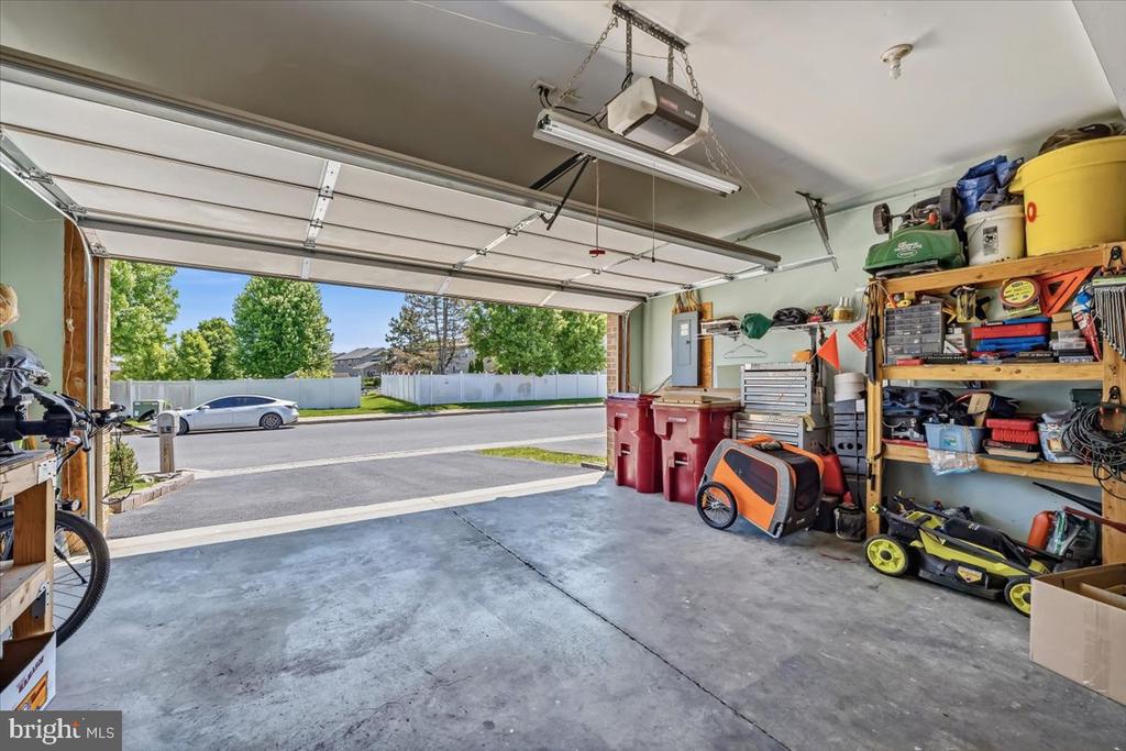 1260 HAWTHORN DRIVE