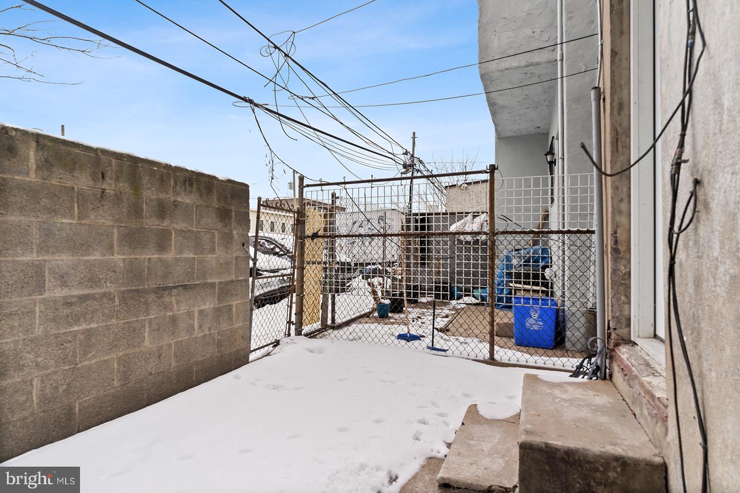 2230 E CAMBRIA STREET