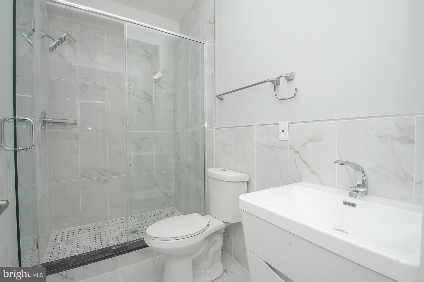 2423 Frankford AVENUE Unit: 3 (3RD FL FRONT)