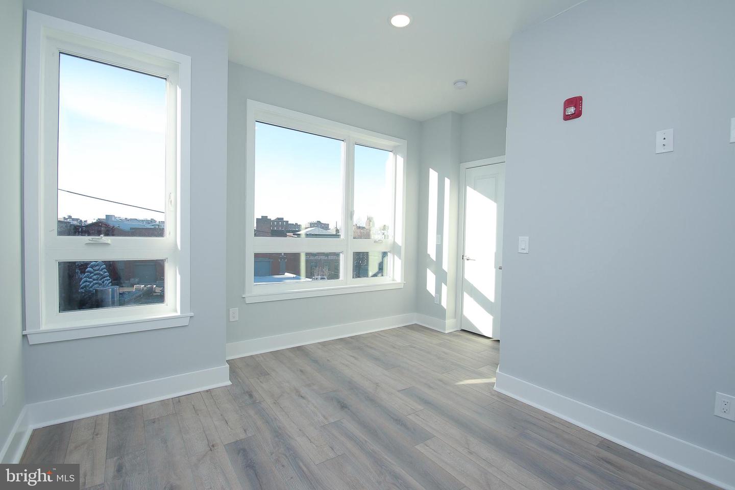 2423 Frankford AVENUE Unit: 3 (3RD FL FRONT)