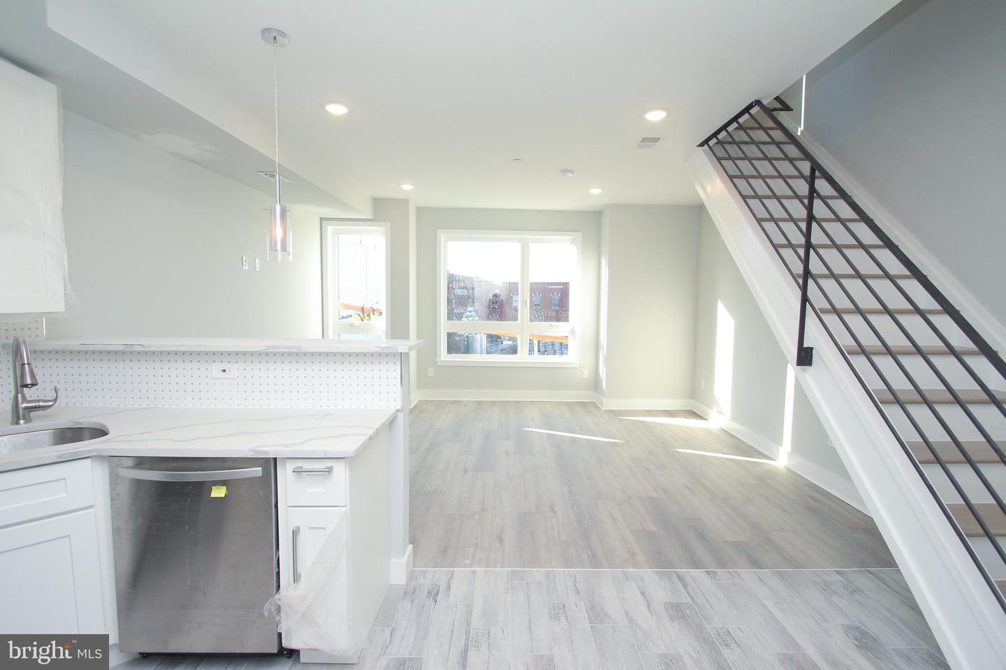 2423 Frankford AVENUE Unit: 3 (3RD FL FRONT)