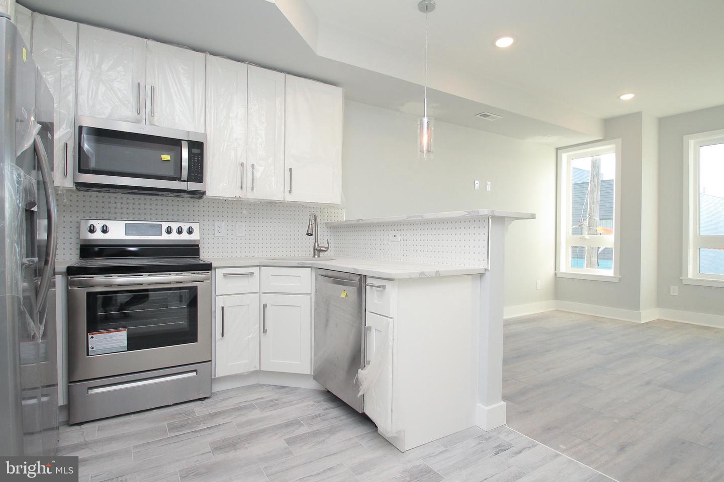 2423 Frankford AVENUE Unit: 3 (3RD FL FRONT)