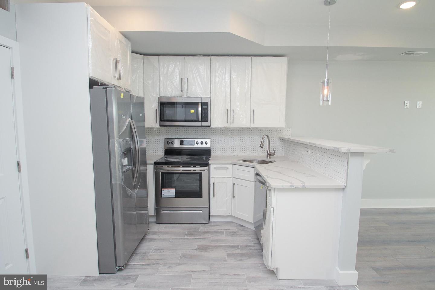 2423 Frankford AVENUE Unit: 3 (3RD FL FRONT)