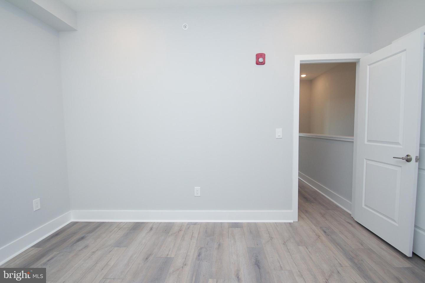 2423 Frankford AVENUE Unit: 3 (3RD FL FRONT)