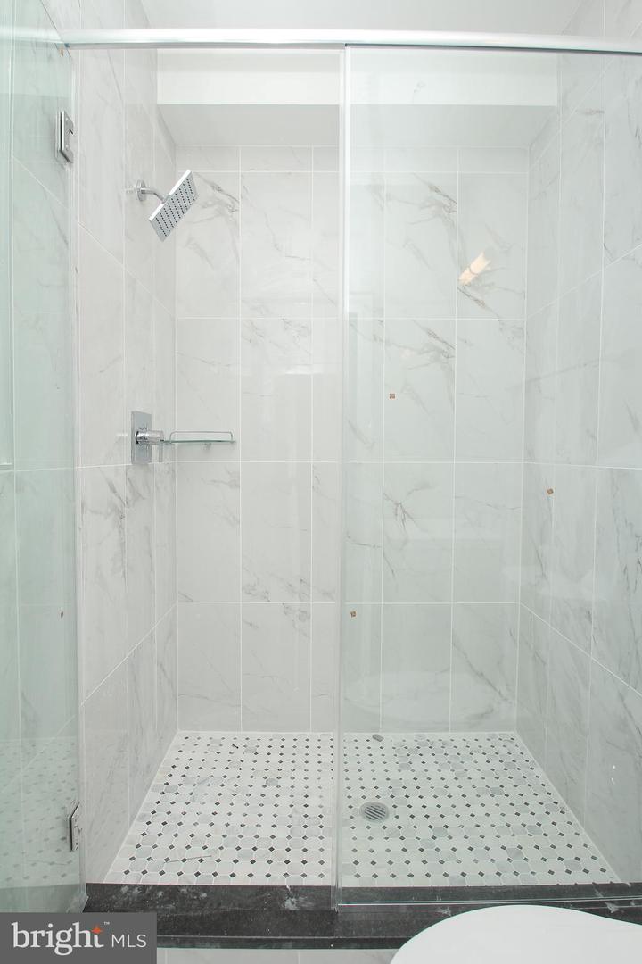 2423 Frankford AVENUE Unit: 3 (3RD FL FRONT)