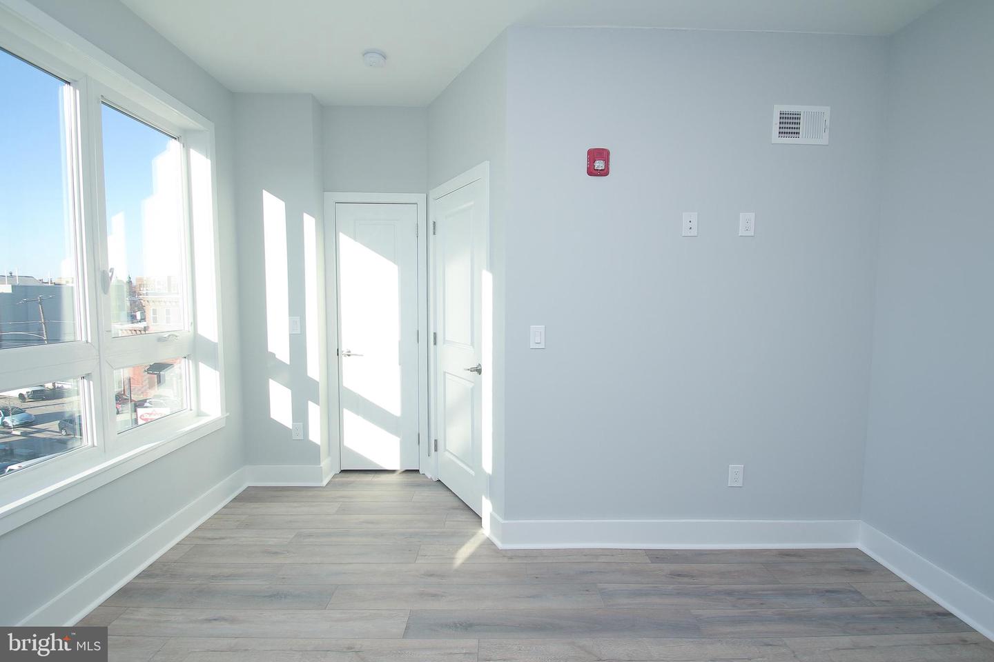 2423 Frankford AVENUE Unit: 3 (3RD FL FRONT)