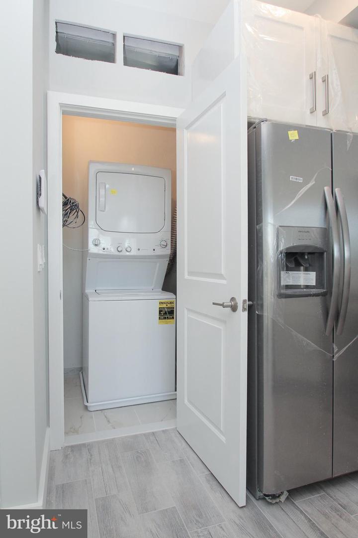 2423 Frankford AVENUE Unit: 3 (3RD FL FRONT)