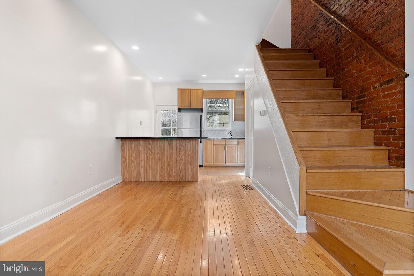 1114 LEOPARD STREET