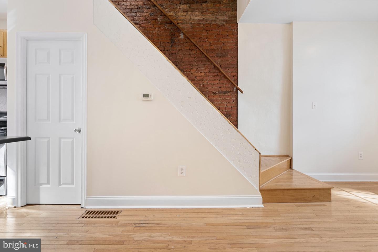 1114 LEOPARD STREET