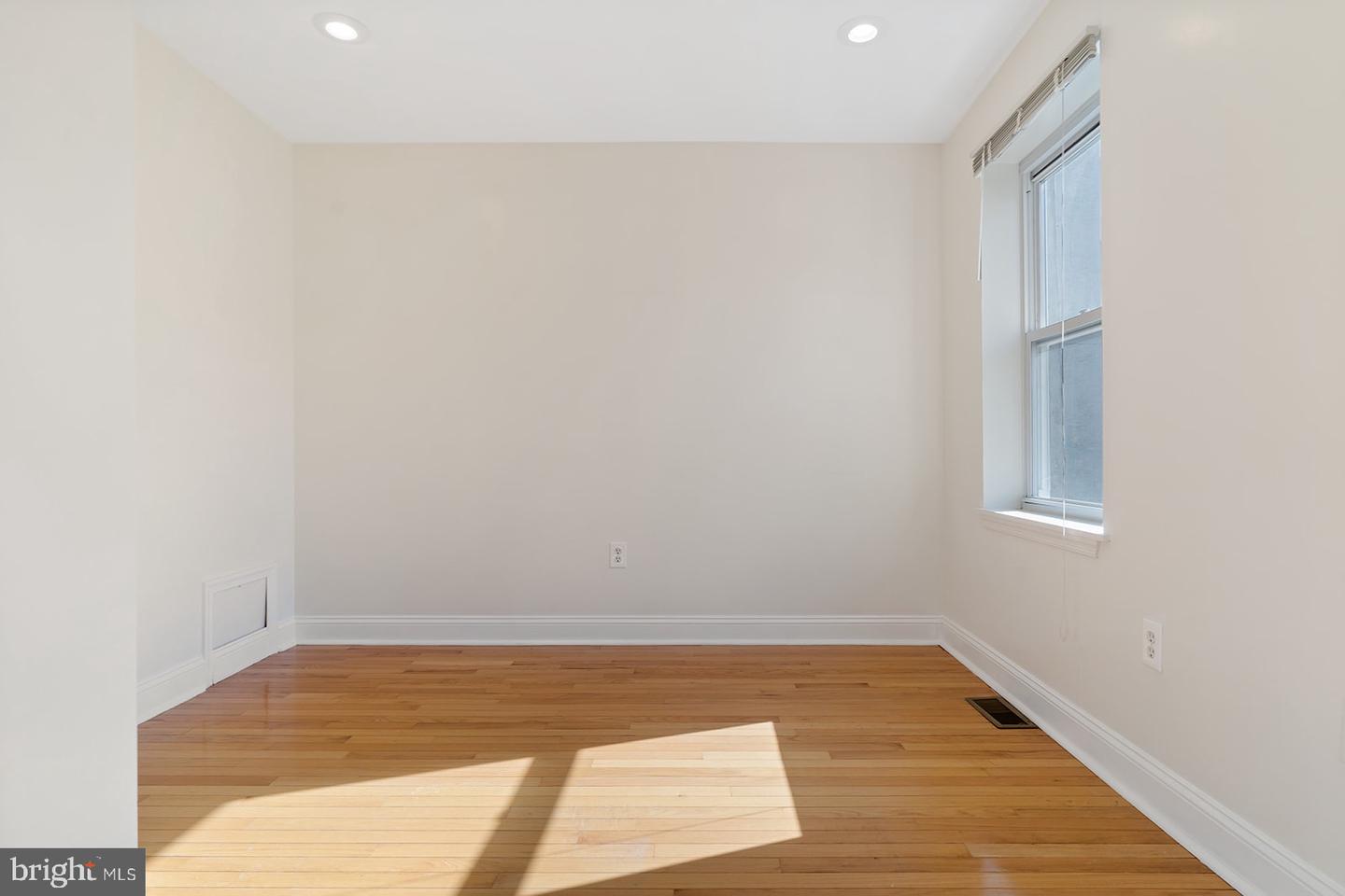1114 LEOPARD STREET