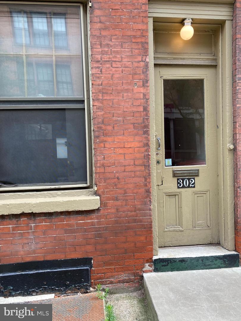 302 RACE STREET Unit: 2