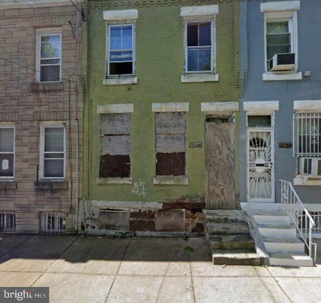 2538 W Sergeant STREET