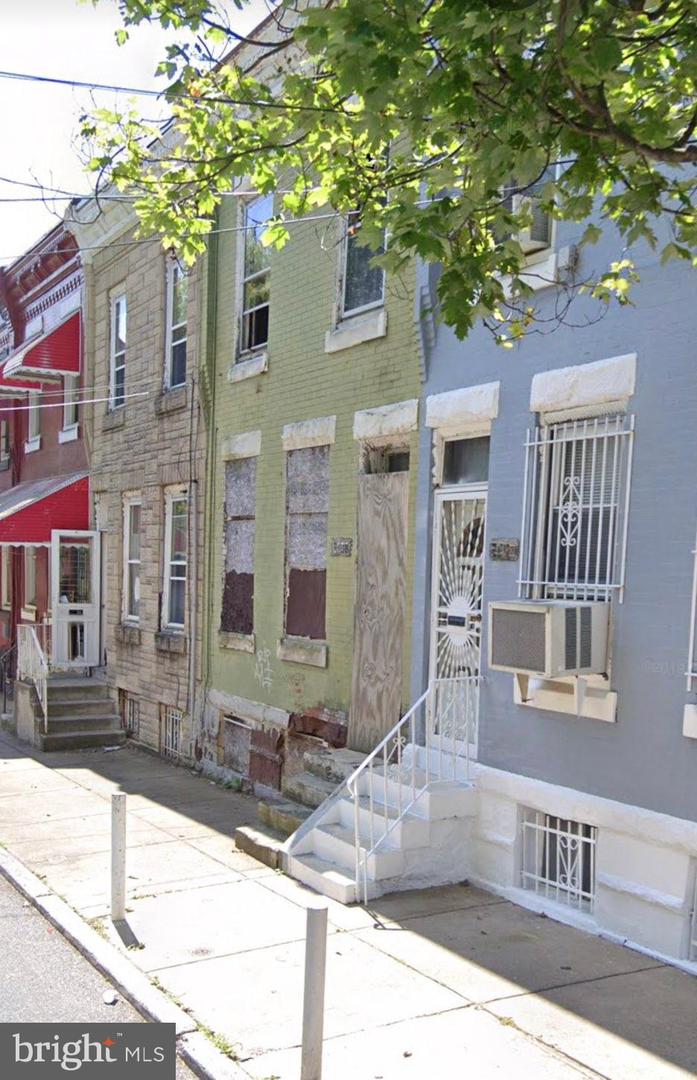 2538 W Sergeant STREET