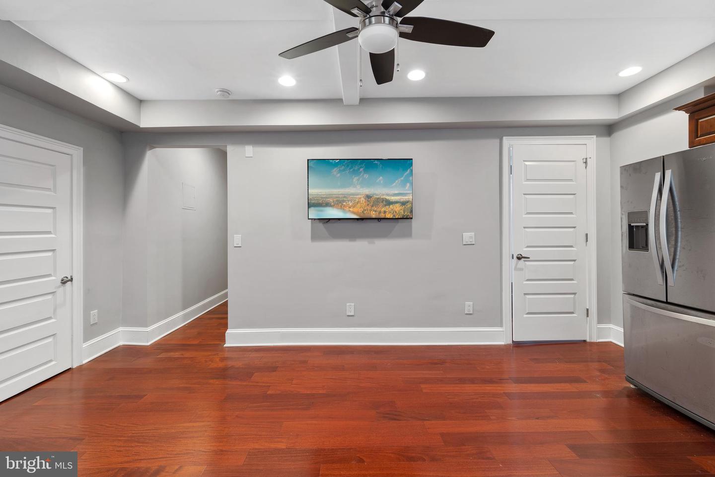 117 CHESTNUT STREET Unit: 302A