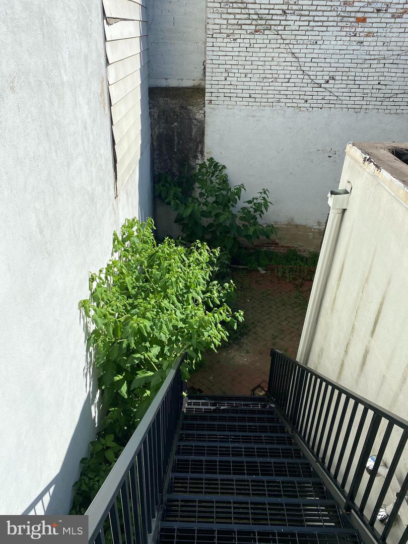 128 LOMBARD STREET