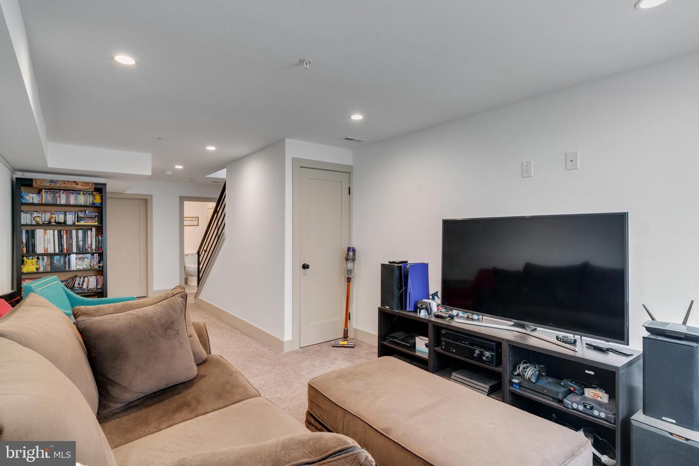2621 Almond STREET