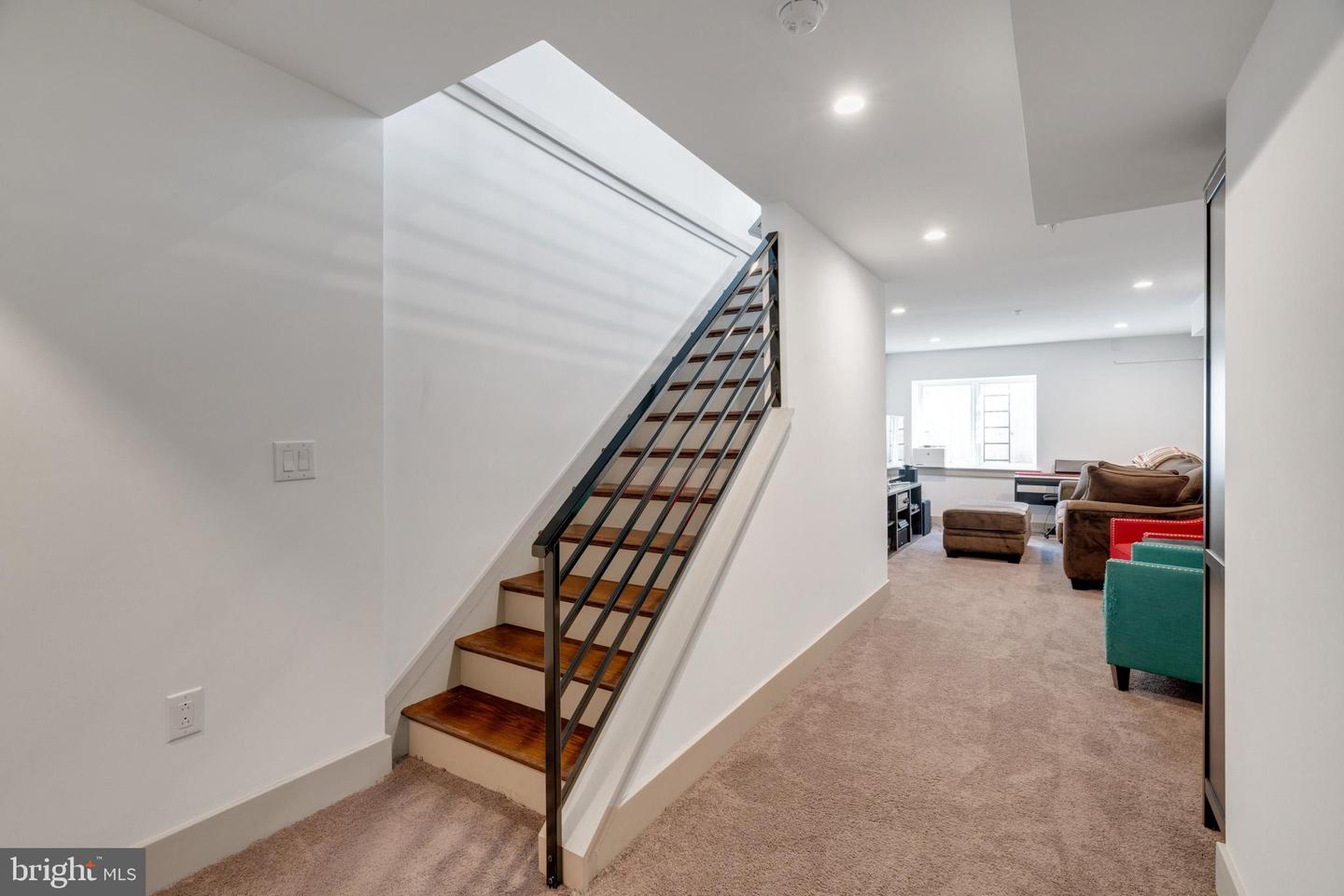 2621 Almond STREET
