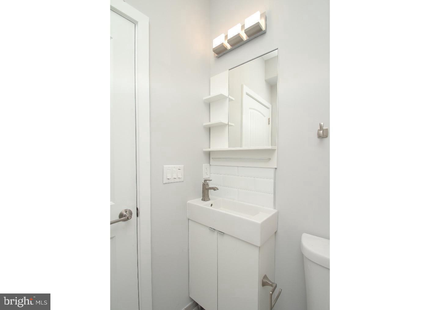 2562 Frankford AVENUE Unit: 4 (3R FLOOR REAR)