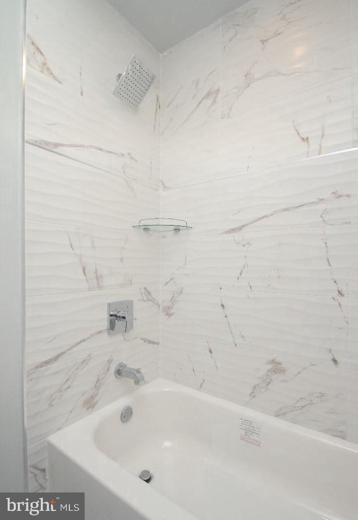 2562 Frankford AVENUE Unit: 4 (3R FLOOR REAR)